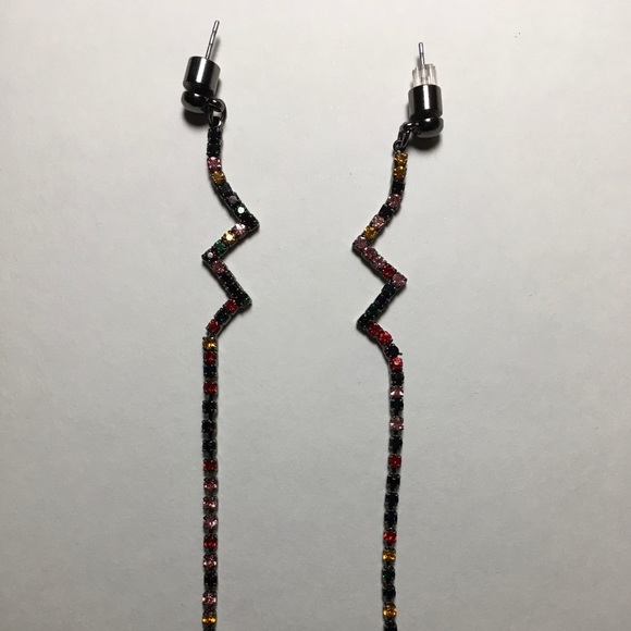 BCBG earrings. NEW - Picture 2 of 5